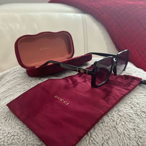 Gucci sunglasses - Picture 1 of 5